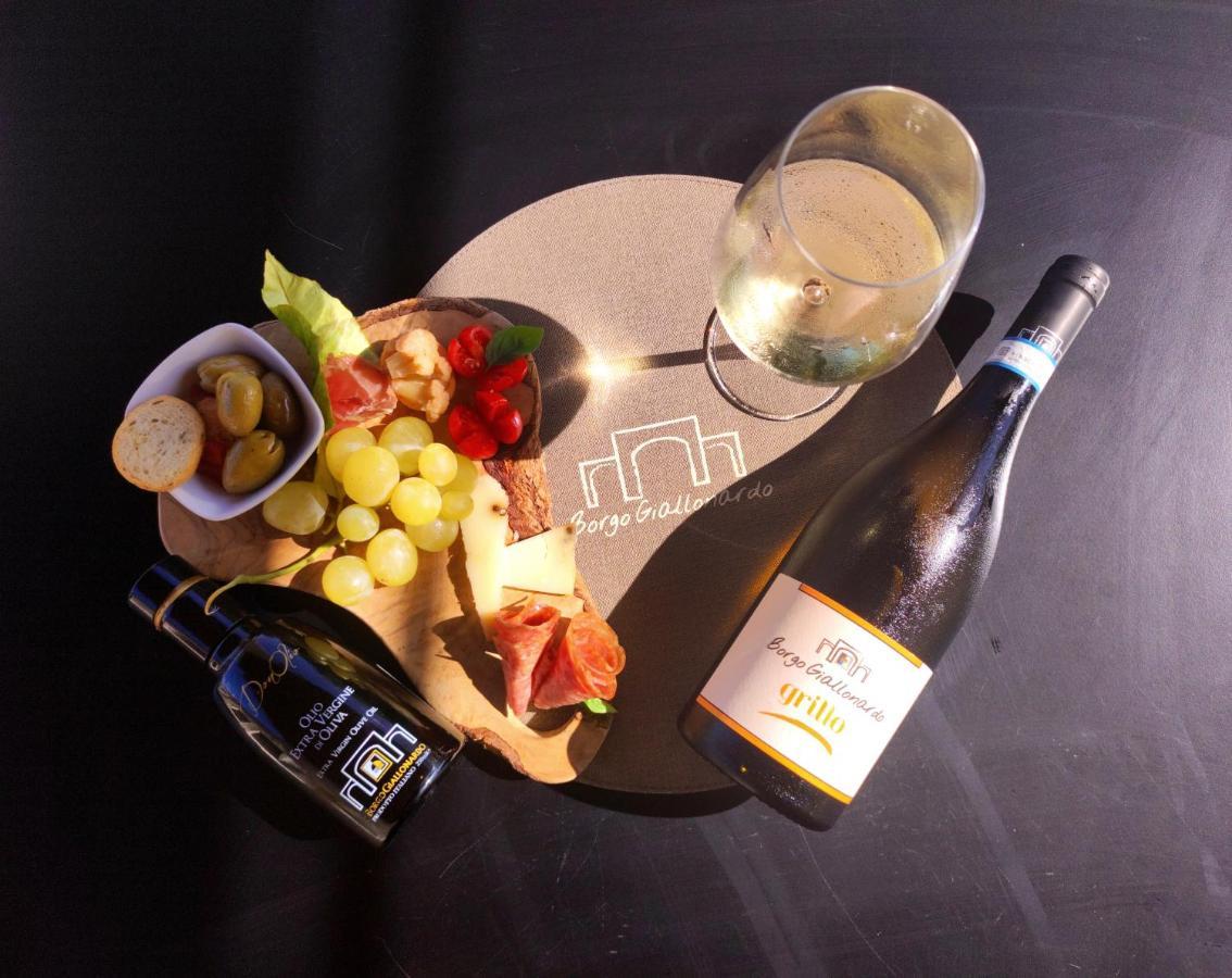 Borgo Giallonardo Wine Relais Реалмонте Екстериор снимка