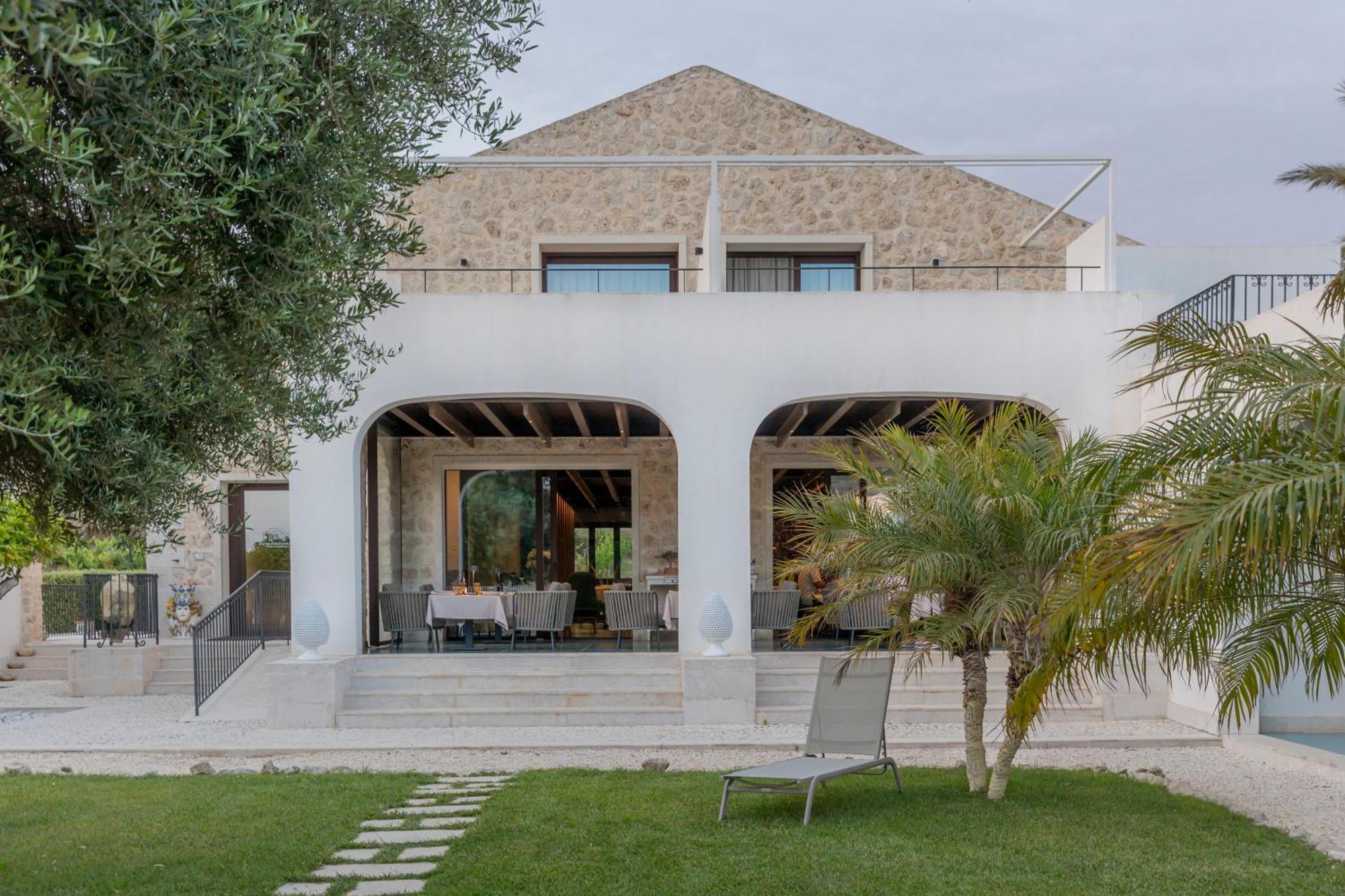 Borgo Giallonardo Wine Relais Реалмонте Екстериор снимка
