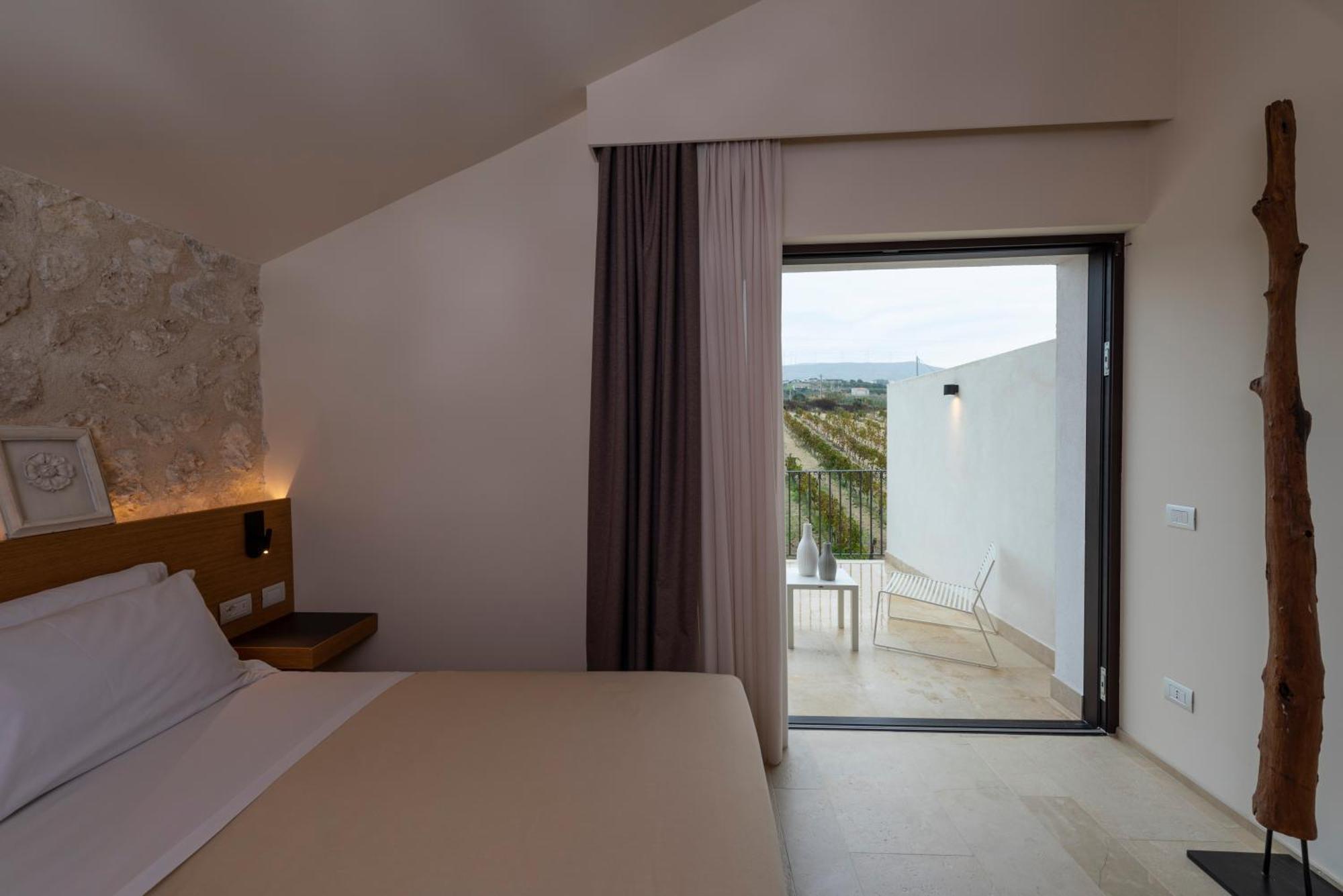 Borgo Giallonardo Wine Relais Реалмонте Екстериор снимка