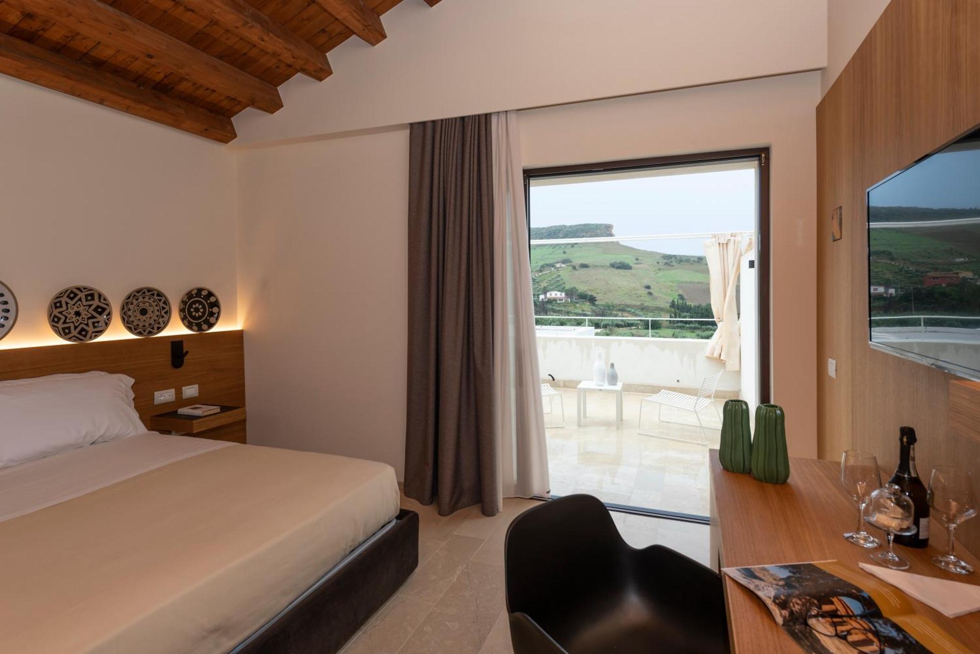 Borgo Giallonardo Wine Relais Реалмонте Екстериор снимка