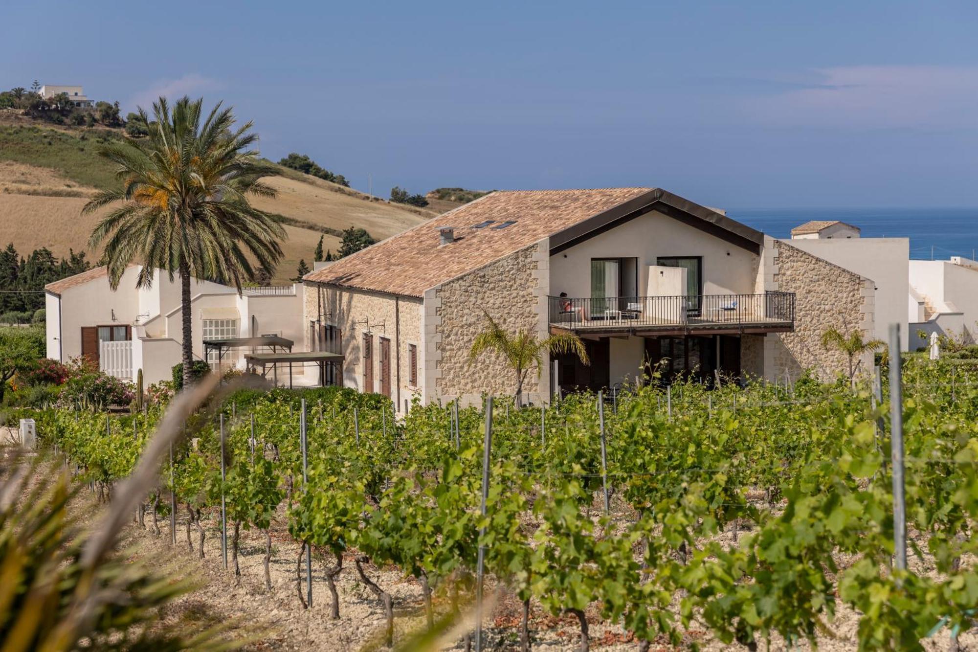 Borgo Giallonardo Wine Relais Реалмонте Екстериор снимка