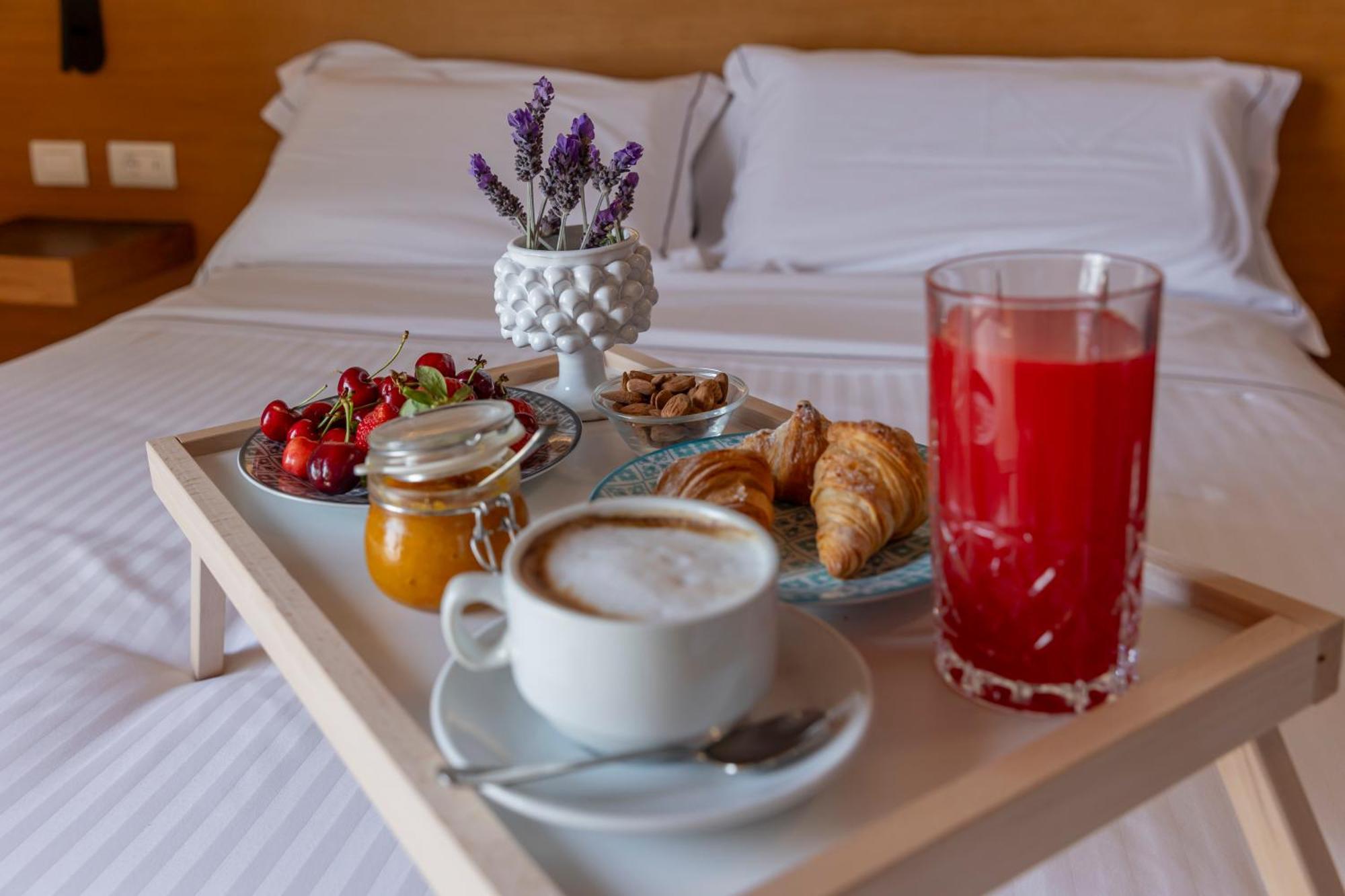 Borgo Giallonardo Wine Relais Реалмонте Екстериор снимка