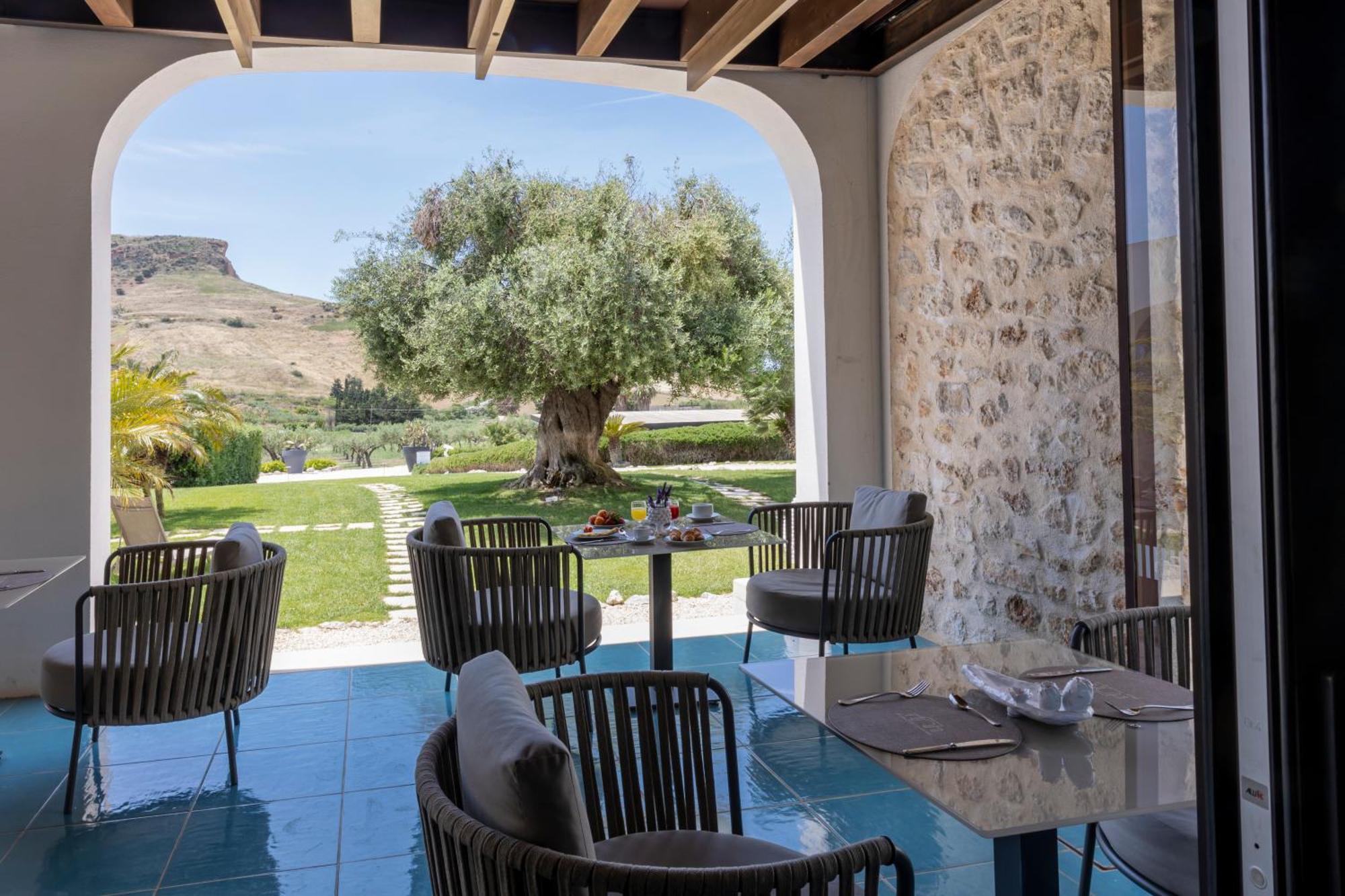 Borgo Giallonardo Wine Relais Реалмонте Екстериор снимка