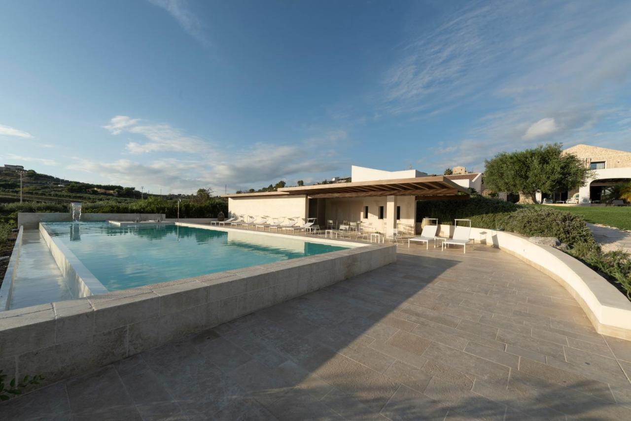 Borgo Giallonardo Wine Relais Реалмонте Екстериор снимка